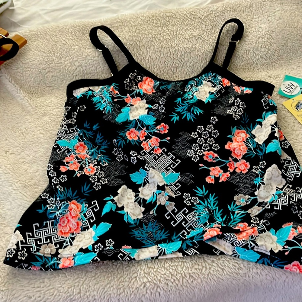 NWT TANKINI TOP WITH BUILT IN BRA